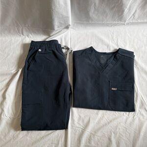 Figs Men's Navy Scrub Set